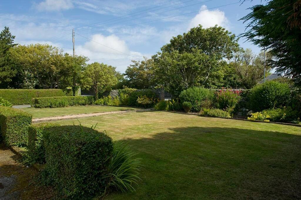 Cae Grugog Cottage-3 Bed-Sleeps 6-Ground Floor Bathroom トレアルジル エクステリア 写真