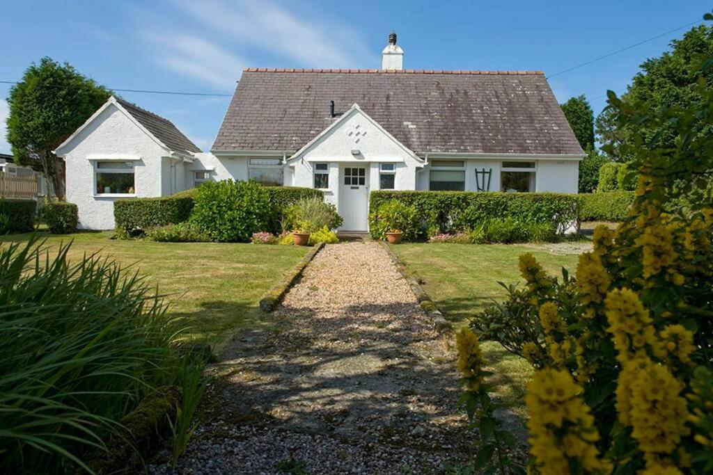 Cae Grugog Cottage-3 Bed-Sleeps 6-Ground Floor Bathroom トレアルジル エクステリア 写真