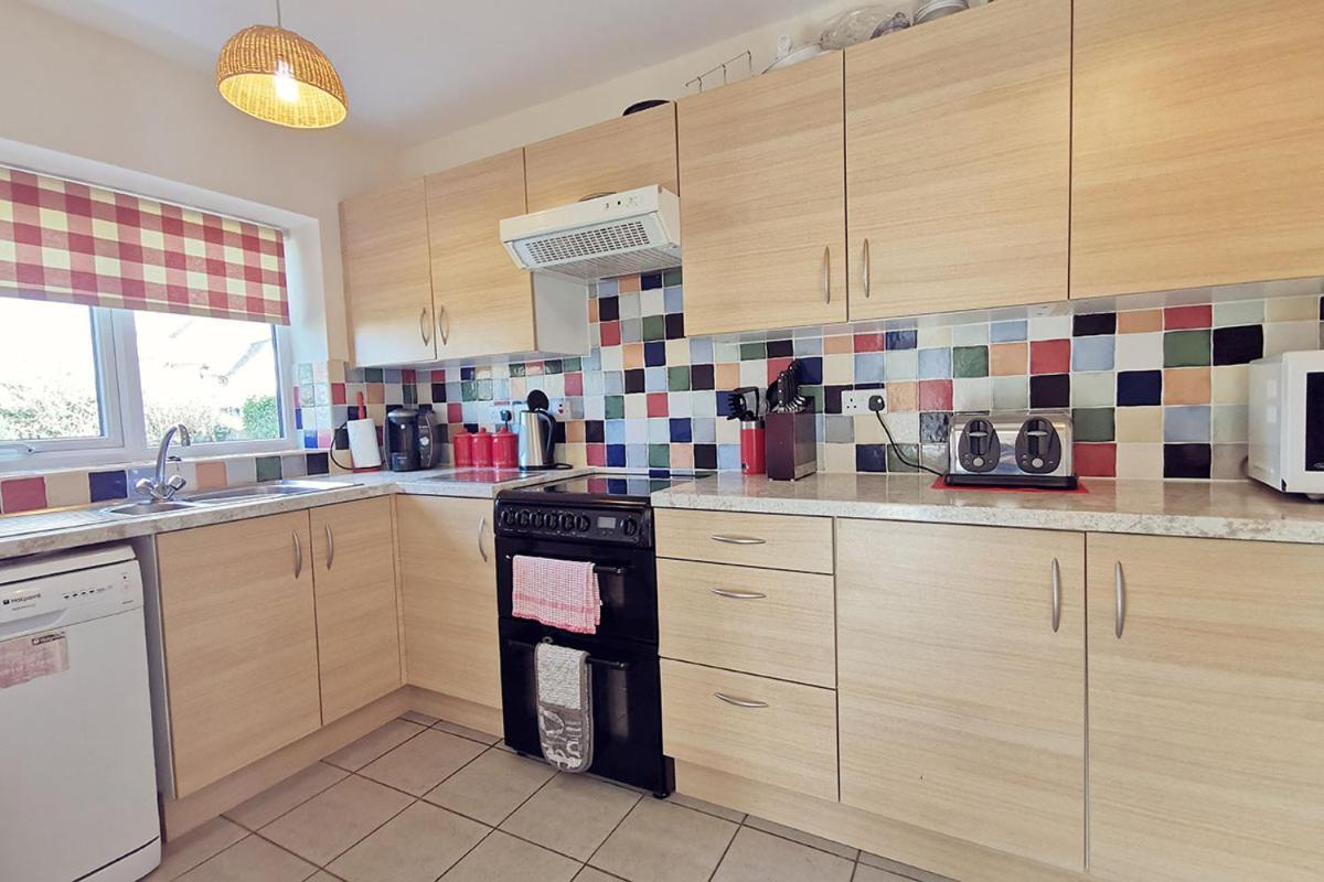 Cae Grugog Cottage-3 Bed-Sleeps 6-Ground Floor Bathroom トレアルジル エクステリア 写真