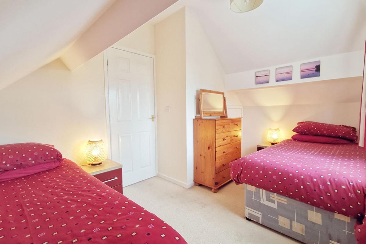 Cae Grugog Cottage-3 Bed-Sleeps 6-Ground Floor Bathroom トレアルジル エクステリア 写真
