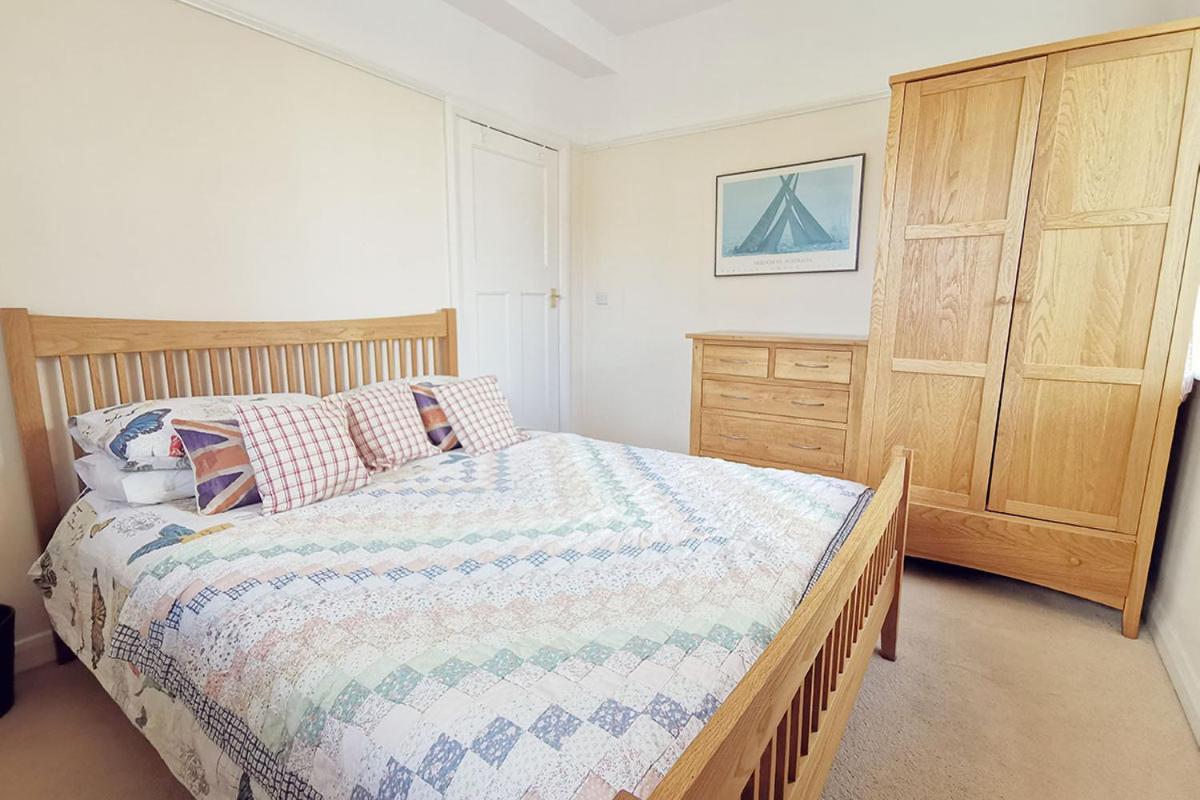 Cae Grugog Cottage-3 Bed-Sleeps 6-Ground Floor Bathroom トレアルジル エクステリア 写真